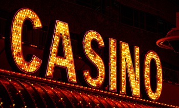Online Casinos bieten Nervenkitzel mit Echtgeld Bild oben FotoHiero / pixelio.de Online Casinos bieten Nervenkitzel mit Echtgeld Bild oben FotoHiero / pixelio.de